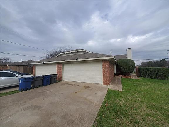 2nd image of 1701 Blake Dr