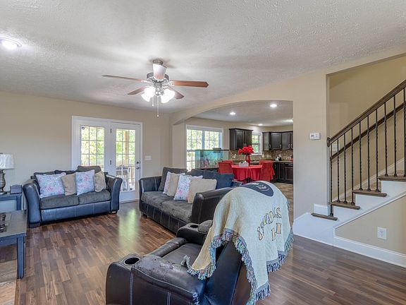 4th image of 572 Falkland Cir