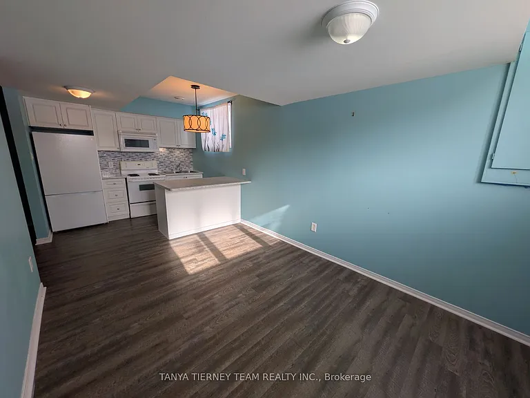 70 Freeland Ave — Photo 12
