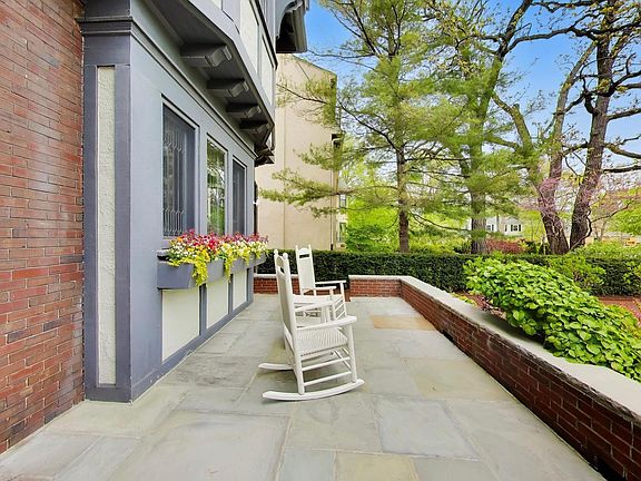3rd image of 1218 Sheridan Rd