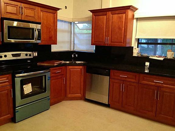 3rd image of 20420 NE 15th Ave