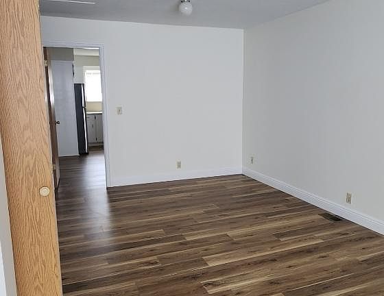3rd image of 4701 S Cathay Cir