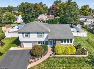 810 Lynwood St, Raritan, NJ 08869