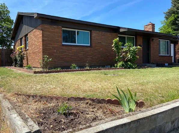 740 E 19th St, The Dalles, OR 97058