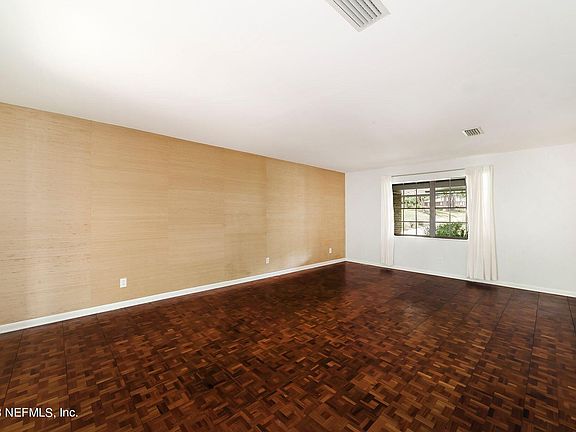 4th image of 468 SE EVERGREEN Drive