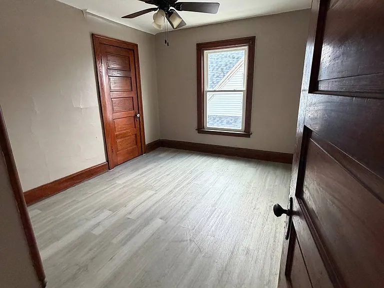1120 Starr Ave — Photo 2