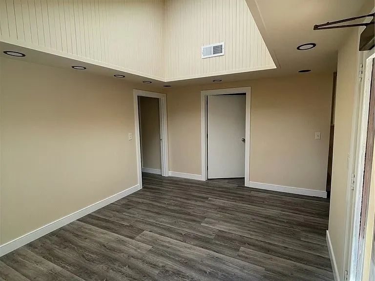 208 S Louise St — Photo 10