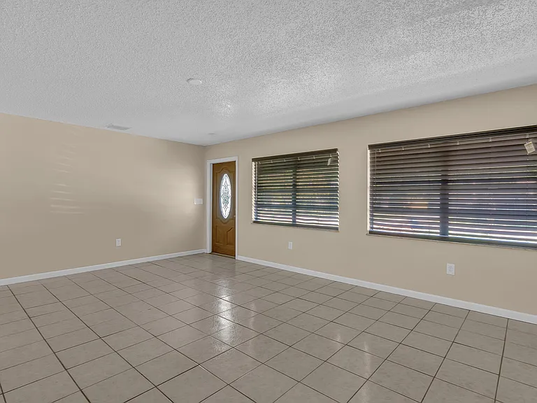 6113 Yucca Dr — Photo 12