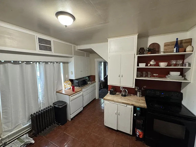 1000-1002 NE Maple St #1000 — Photo 8
