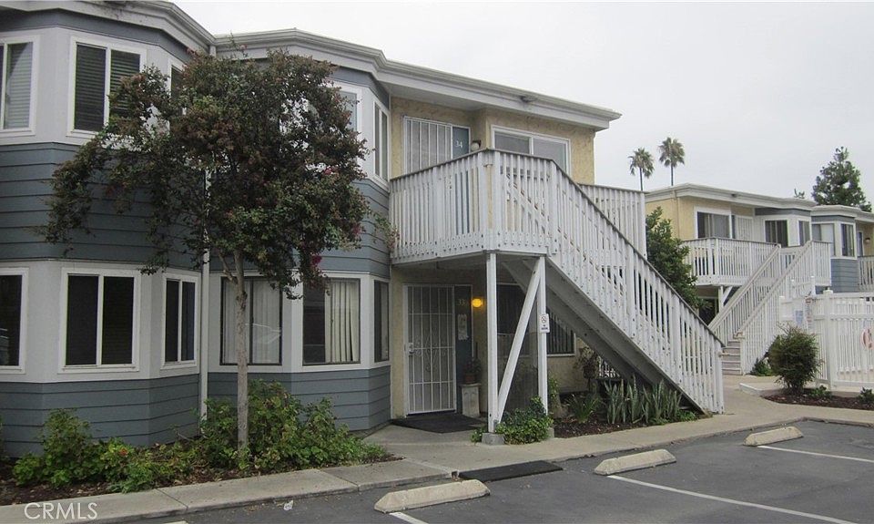 1st image of 12616 Lakeshore Dr APT 33