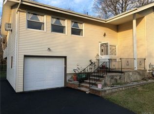 17 Brush Ct, Garnerville, NY 10923