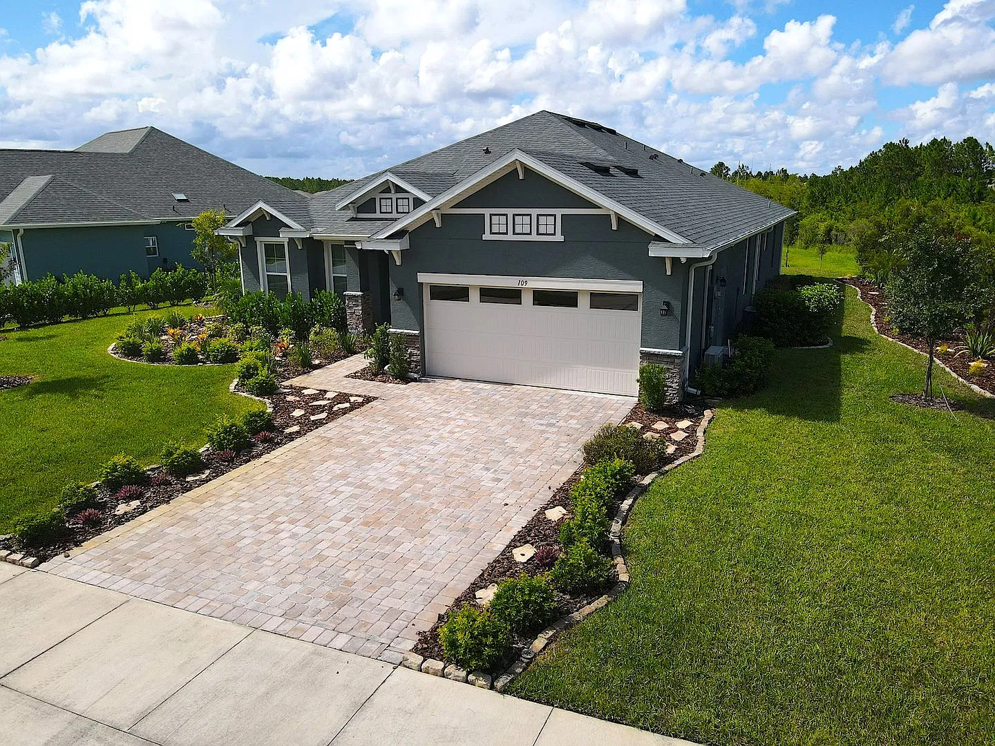 Stunning 3 Bedroom w Flex Room 2.5 Bathroom Home for Rent in Huntington Village! — Photo 4