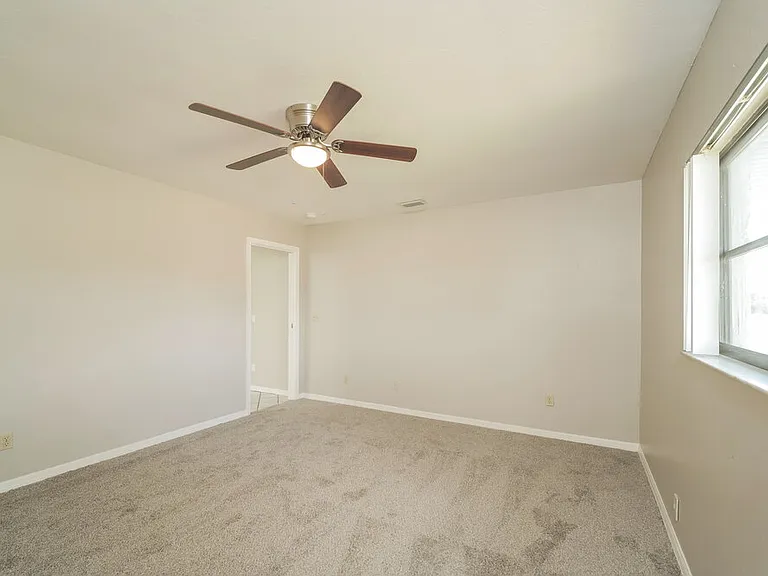 1329 SE 12th St — Photo 12