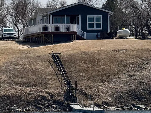 140 Blacktail Dr, Williston, ND 58801