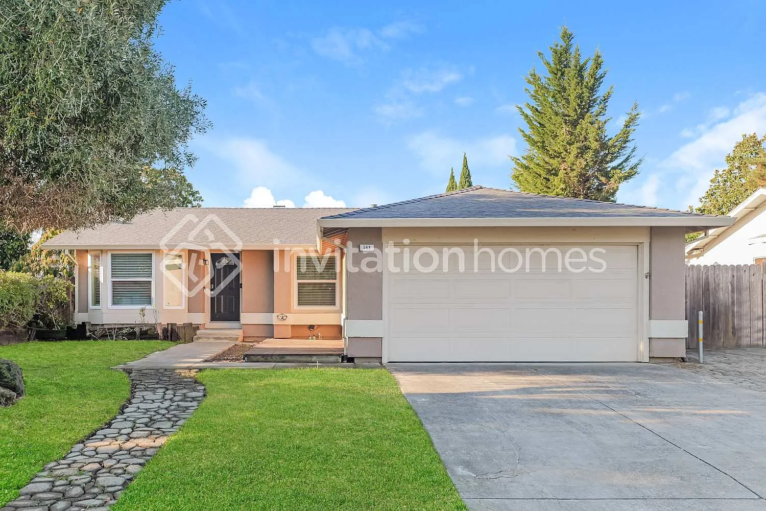 568 Silverado Cir Fairfield, CA 94534 — Photo 1