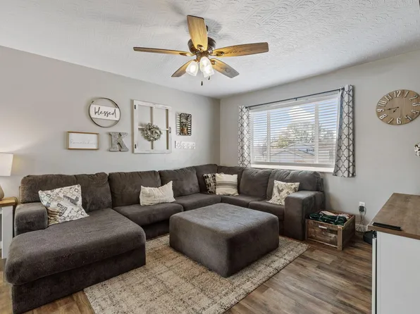 1102 Daisy Ln, Heath, OH 43056