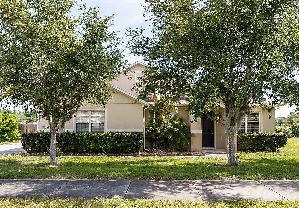 2589 Grassmoor Loop