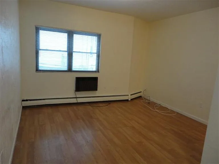 111 Walnut St — Photo 6