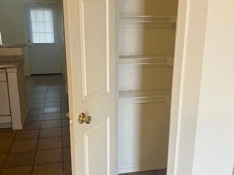 2204 Katy Ln — Photo 15