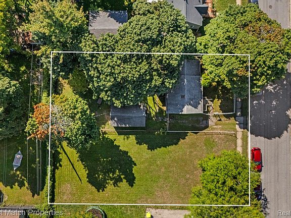 2nd image of 780 Robinwood St