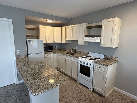 3rd image of 1122 N H St #13