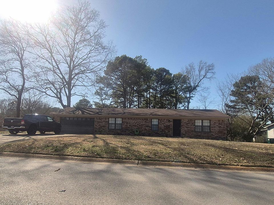 1st image of 32 Crain Dr