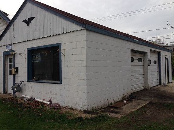 3rd image of 9328 W Schlinger Ave.