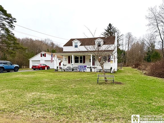 2nd image of 1489 Happy Hollow Rd