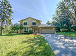 W274N1892 Oak Spring Ct, Pewaukee, WI 53072