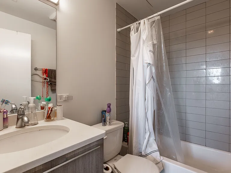 915 W Dakin St #3 — Photo 11