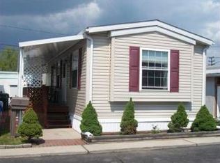 3 Jay St, Avenel, NJ 07001