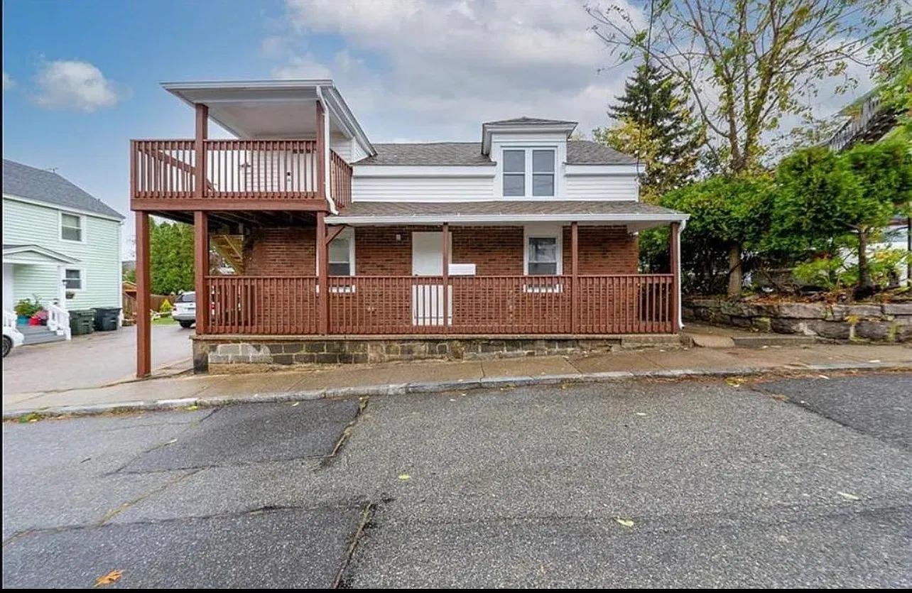 2 bed, 743 sqft, $1,600 — Photo 1
