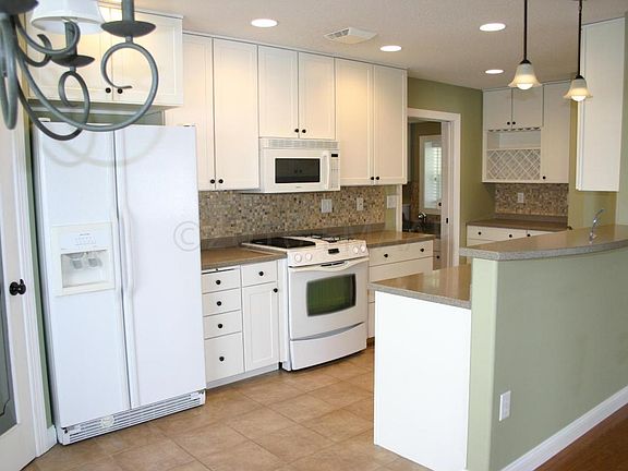 4th image of 226 15th Avenue Way E