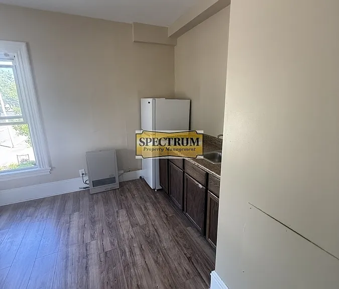 16 Park St #4 — Photo 2