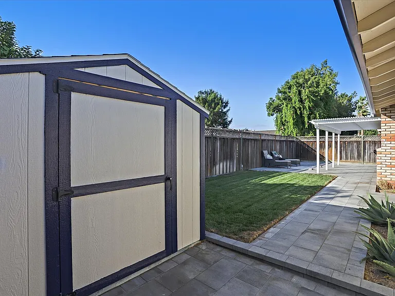 5261 Sussex Pl — Photo 14