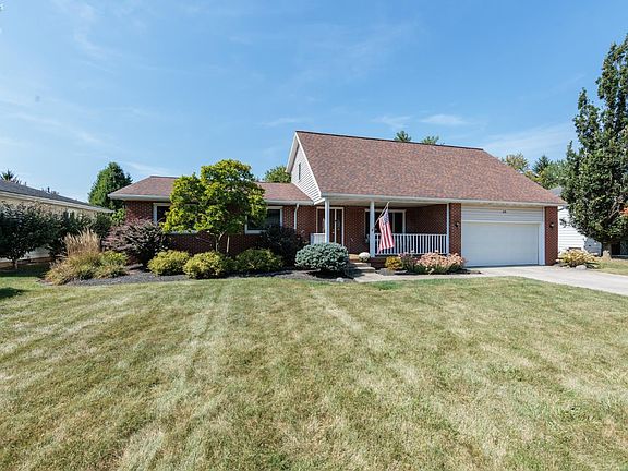 2nd image of 115 Fairway Cir