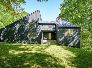 25 Cross Pond Rd, Pound Ridge, NY 10576