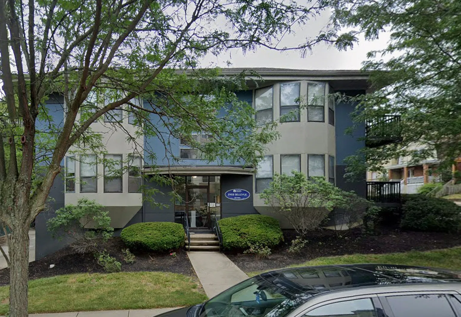 Bellevue Ave — Photo 3