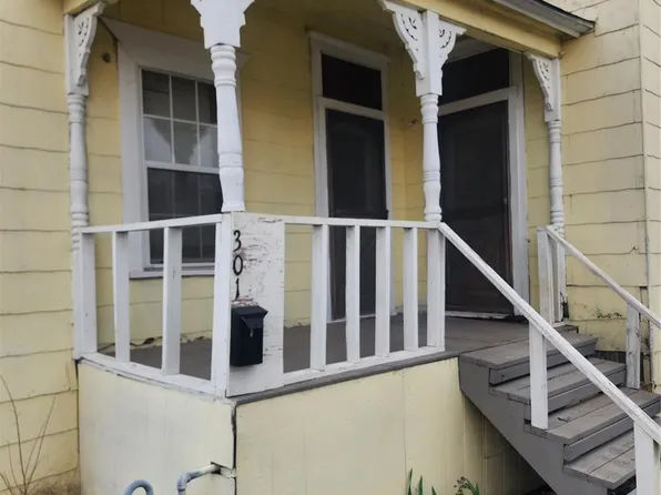 301 N Hampton St, Fort Worth, TX 76102