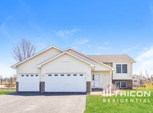 2308 Maple Ln, Buffalo, MN 55313
