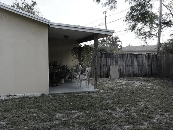 4th image of 190 SE 27th Pl