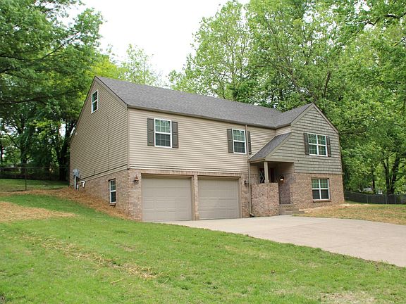 2nd image of 945 Treelane Dr
