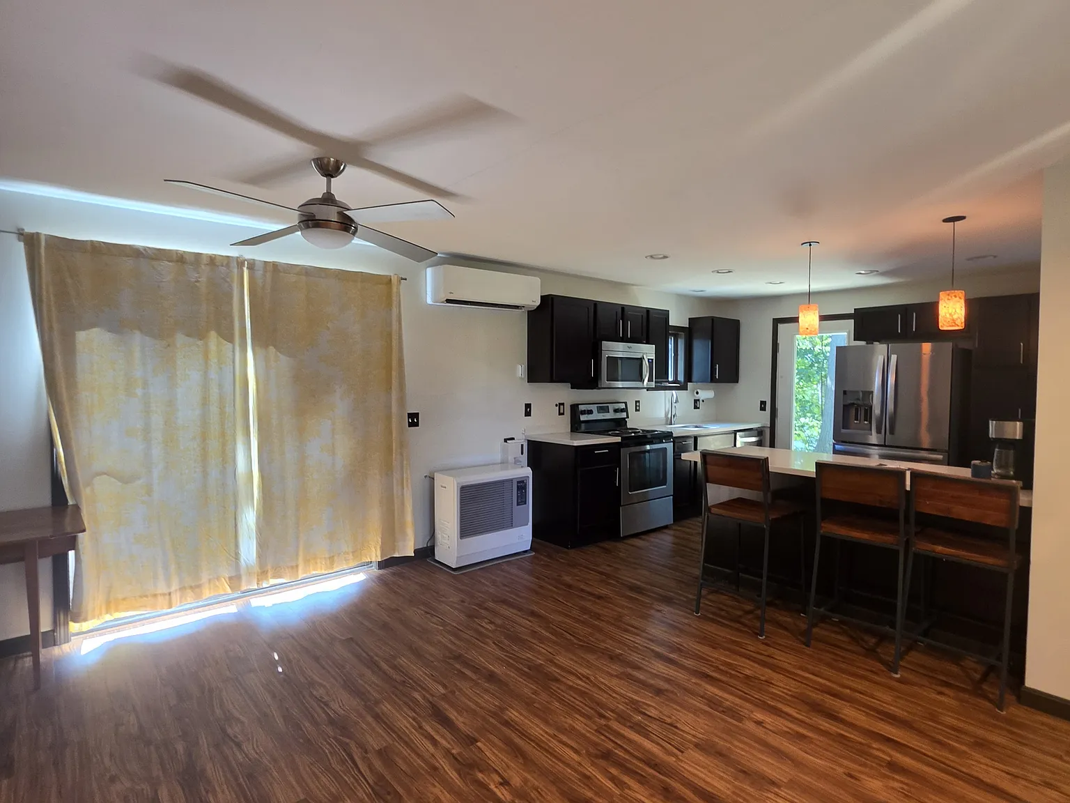 3 bed, 988 sqft, $2,500 — Photo 4