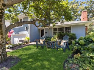650 Garfield Ave, Lake Bluff, IL