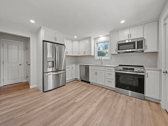 2nd image of 543 Cross St