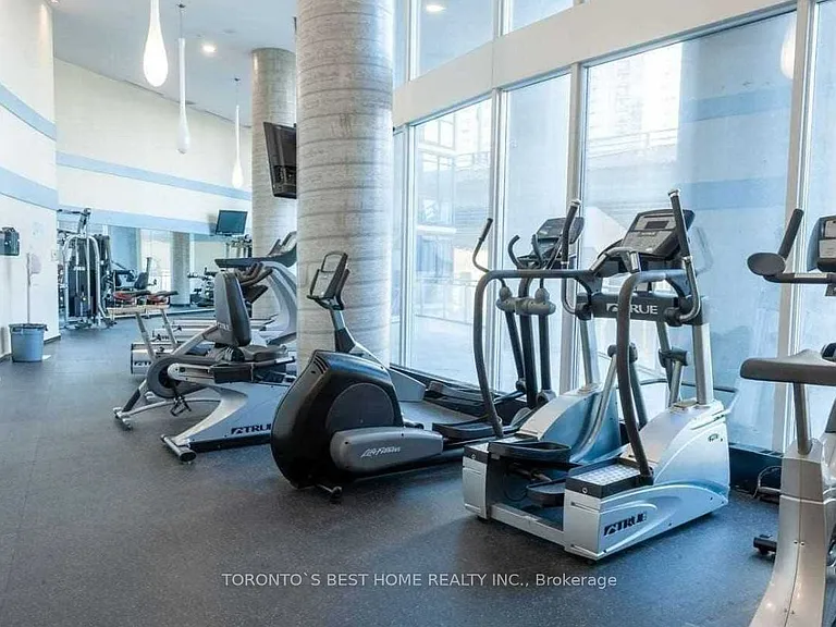 418 Lake Shore Blvd W — Photo 10