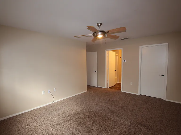 211 Willowbrook Ln — Photo 17