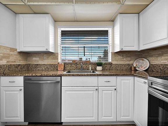 5th image of 9681 Sunrise Lakes Boulevard #304