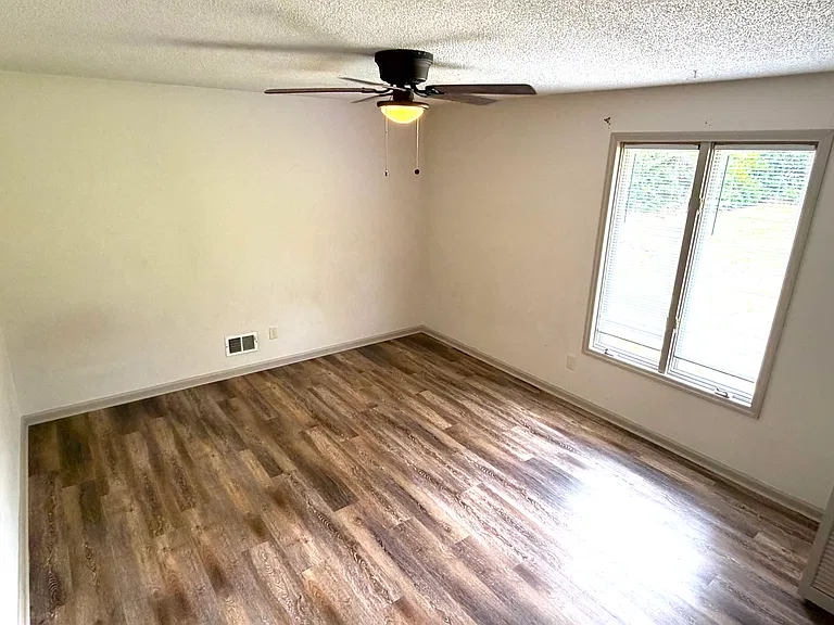 100 Penny Ln — Photo 7