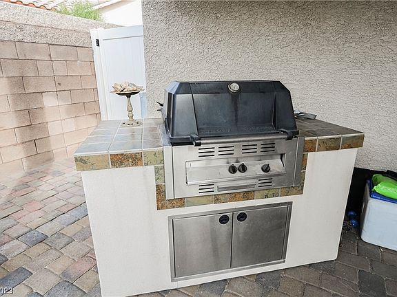 5th image of 8105 Glistening Glen Ave